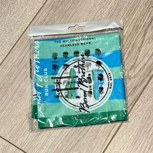 NWT Bond Brothers Run Club Neck Gator